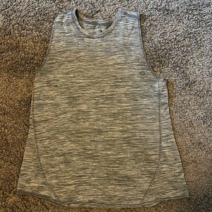 Selling muscle tee work out shirt size xs but fits as a small